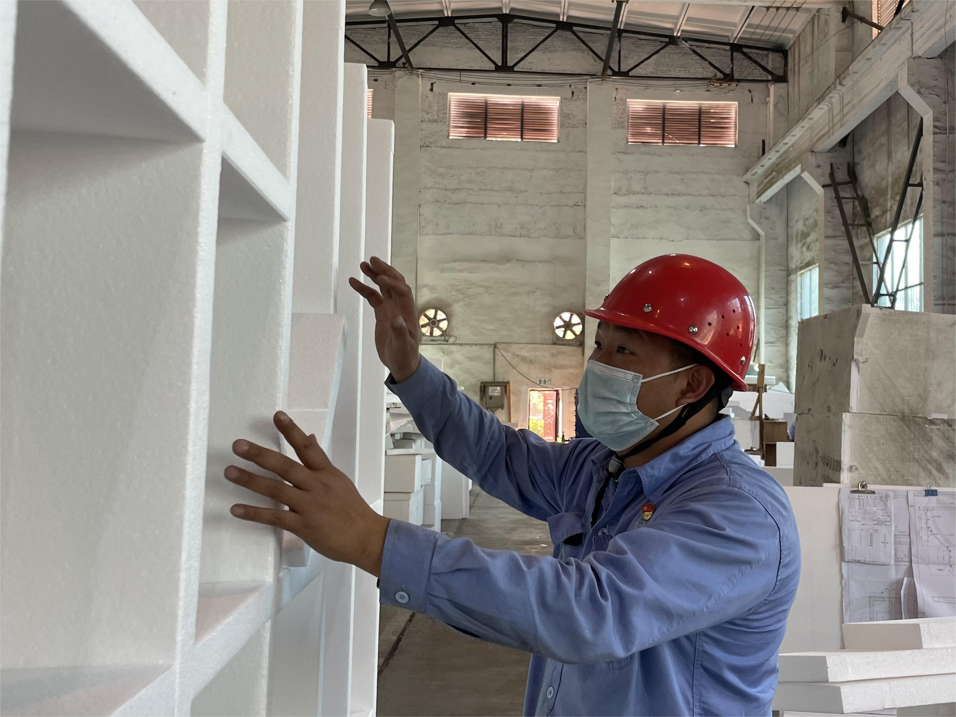 【身邊榜樣】雷建偉：扎根一線深耕耘，力行匠人“?！背霾?></div>
                    <div   id=